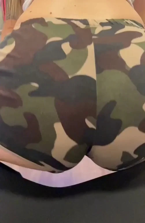 Wifey shaking her ass!