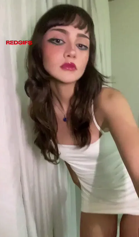 (18f) Describe this skinny girl in 1 word