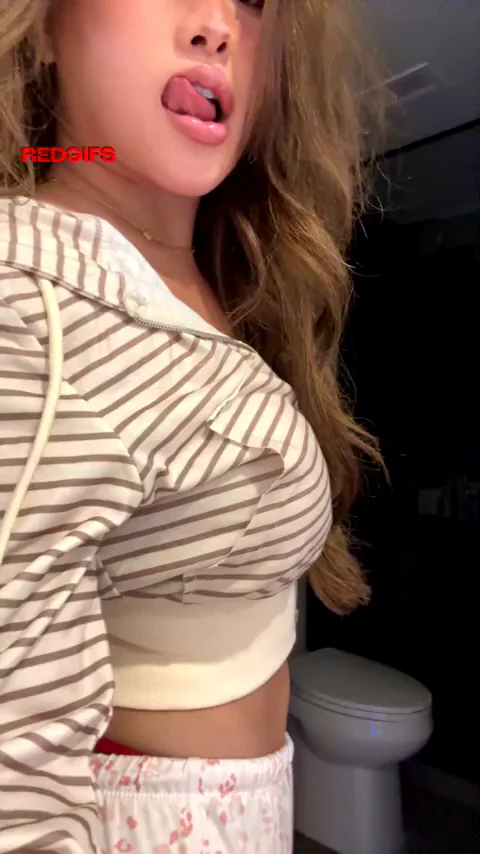 😍 Daily Dream View: Sexy Babe's Teasing Ass & Titties 💦