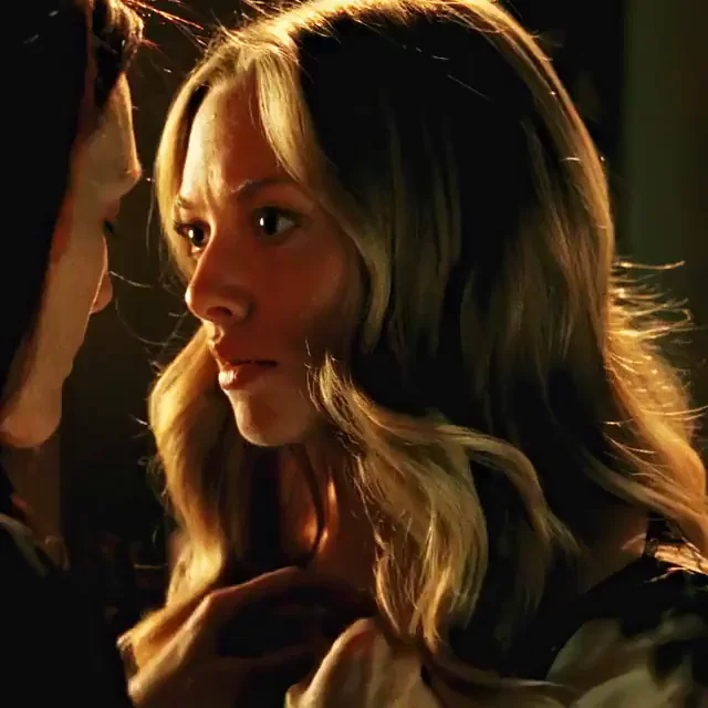 Amanda Seyfried's Teasing Cleavage Peek 😍👀