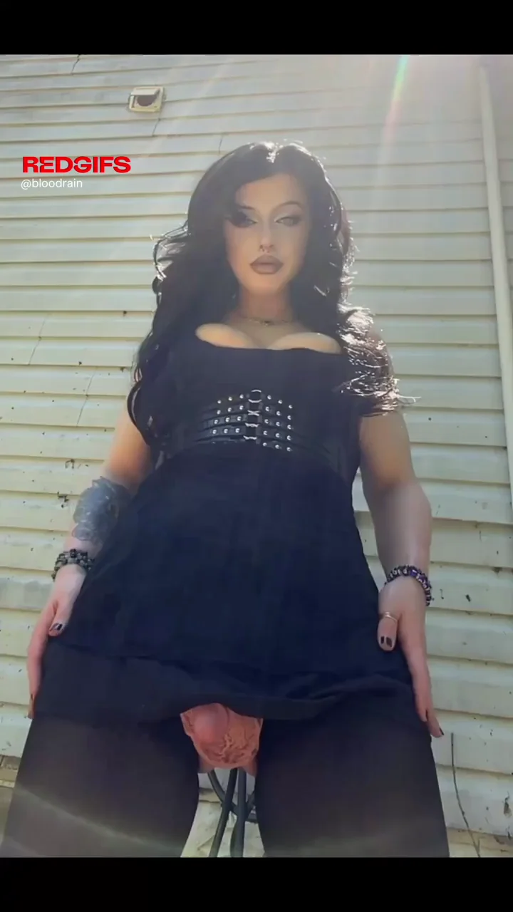 🔥 Caught Neighbor Tgirl Stroking Her Thick Girlcock Outdoors? Wyd? 😈🍆