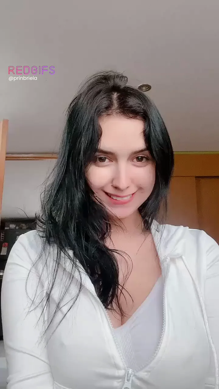 One Sultry Glance & Her Huge Tits Spill Out 😍💦