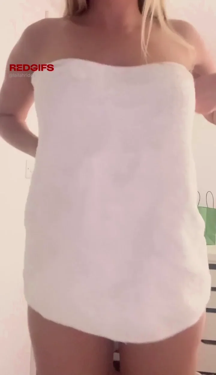 Join a 20yo petite blonde in the shower