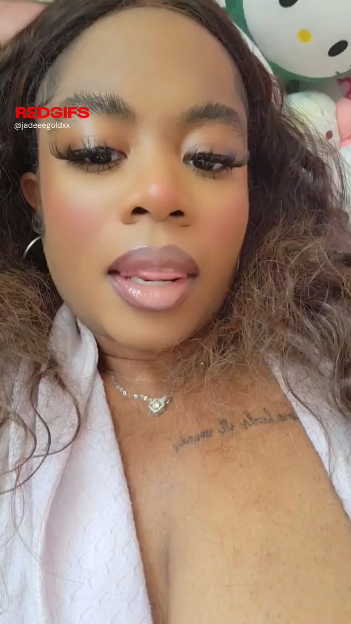 Gorgeous Massive Tits Tease 😍🍈🍈
