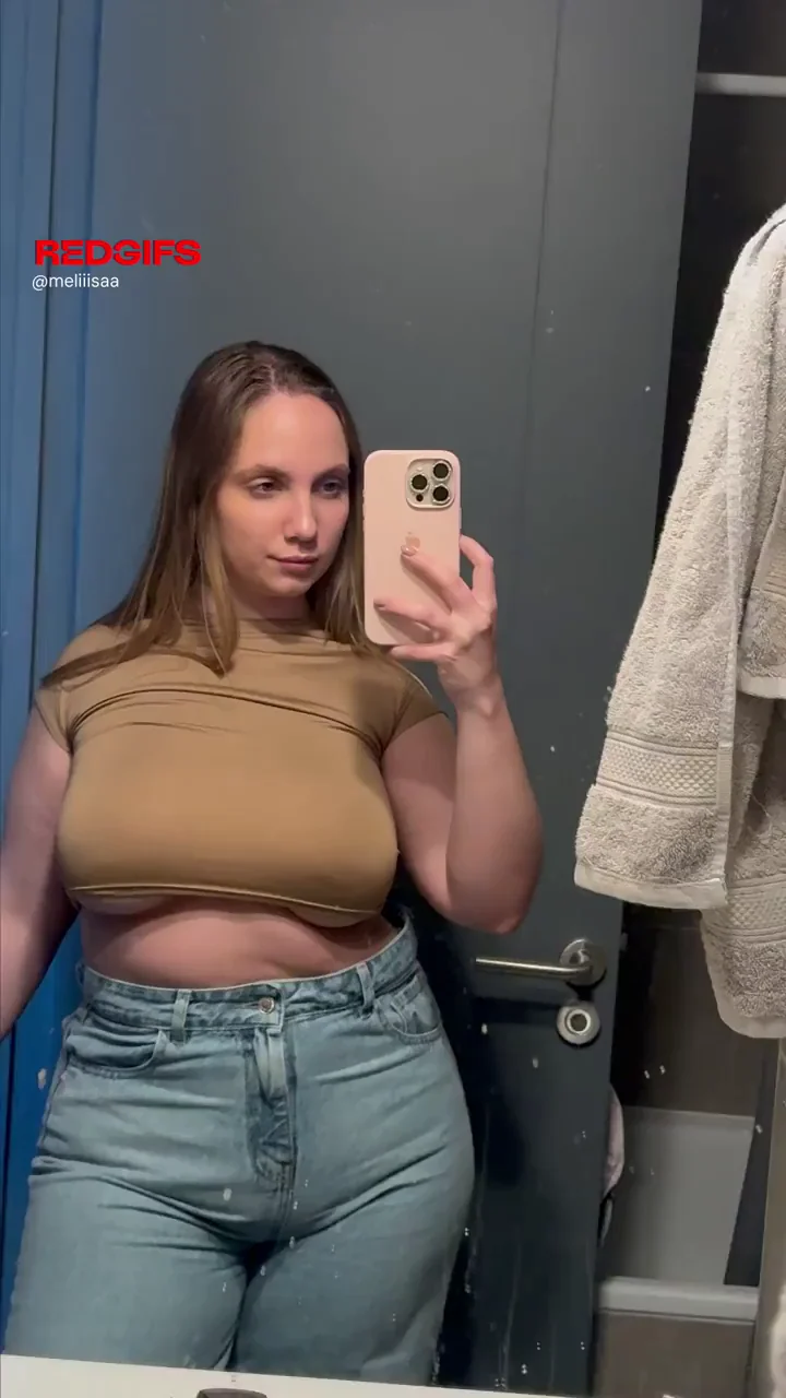 Juicy Tits Tease in Tight Top 😍🍈🍈