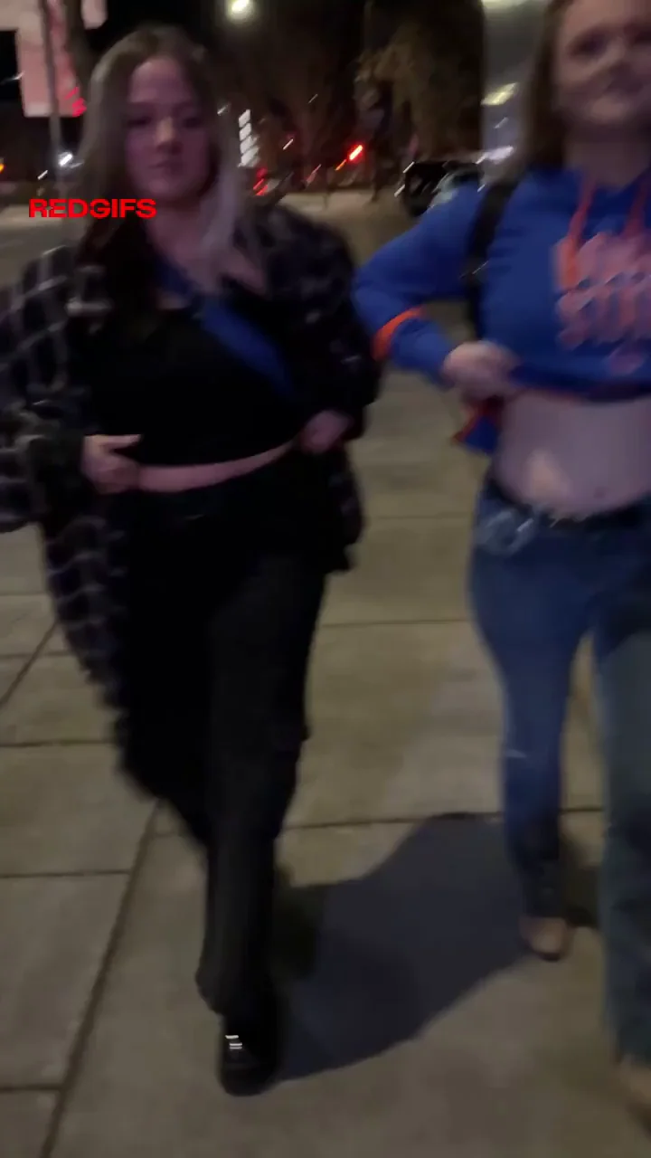 (F) got my bestie to flash downtown with me tonight after dinner!