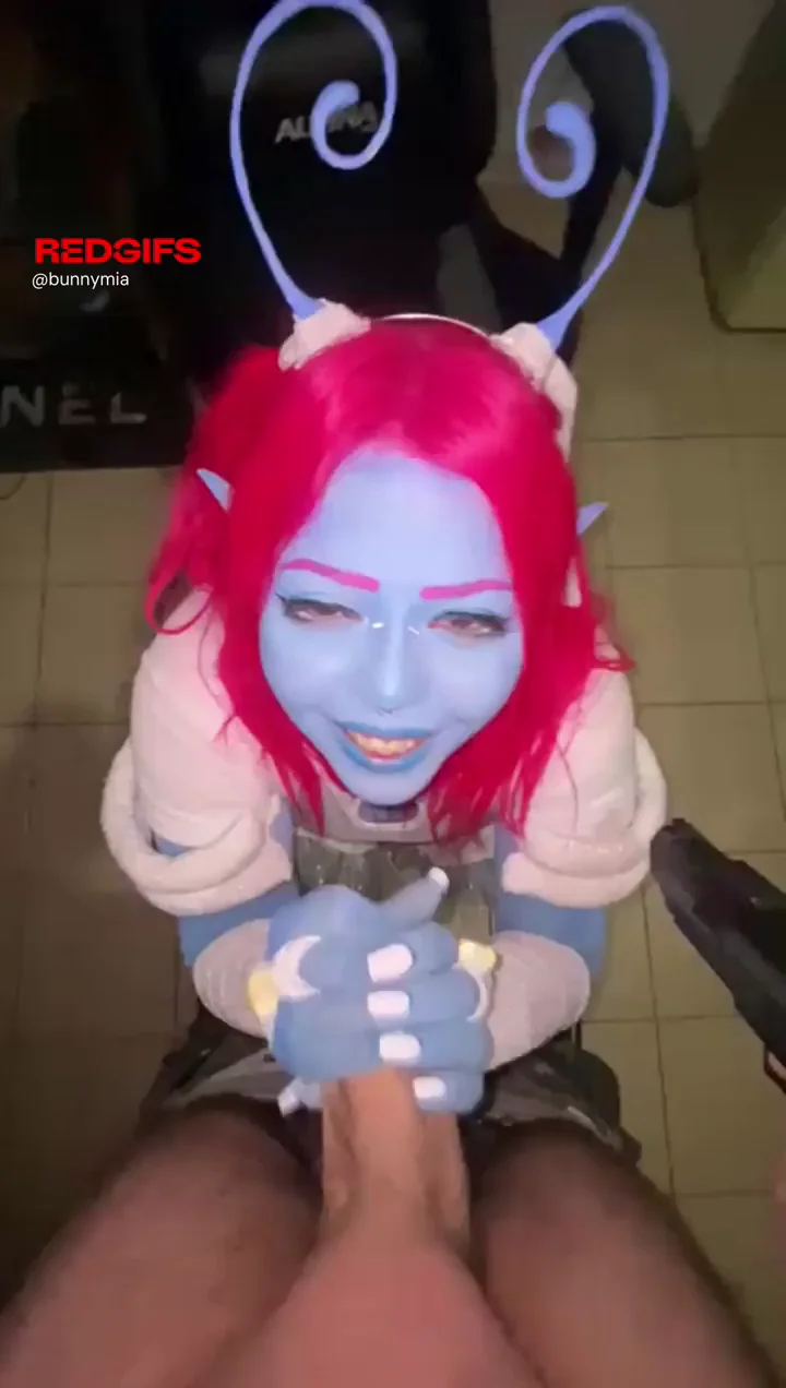 When I arrived to earth they taught me this is how u say hi! [Oc]