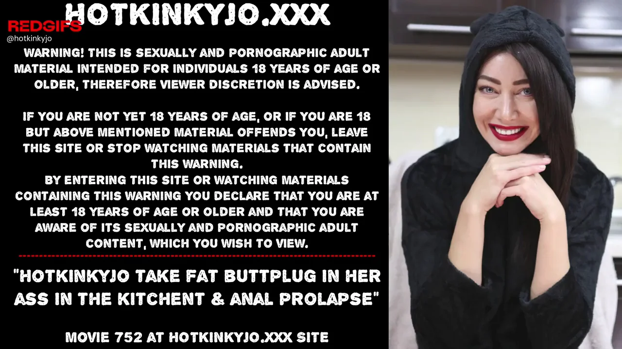 Hotkinkyjo take fat buttplug in her ass in the kitchen &amp; anal prolapse