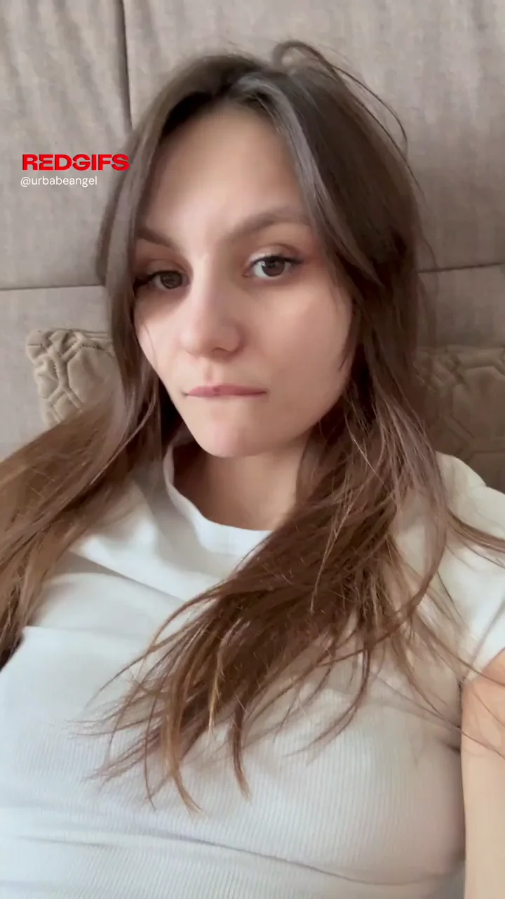 Morning Butterfly Pussy Spread: Amateur Teen's Dripping Wings Wake-Up