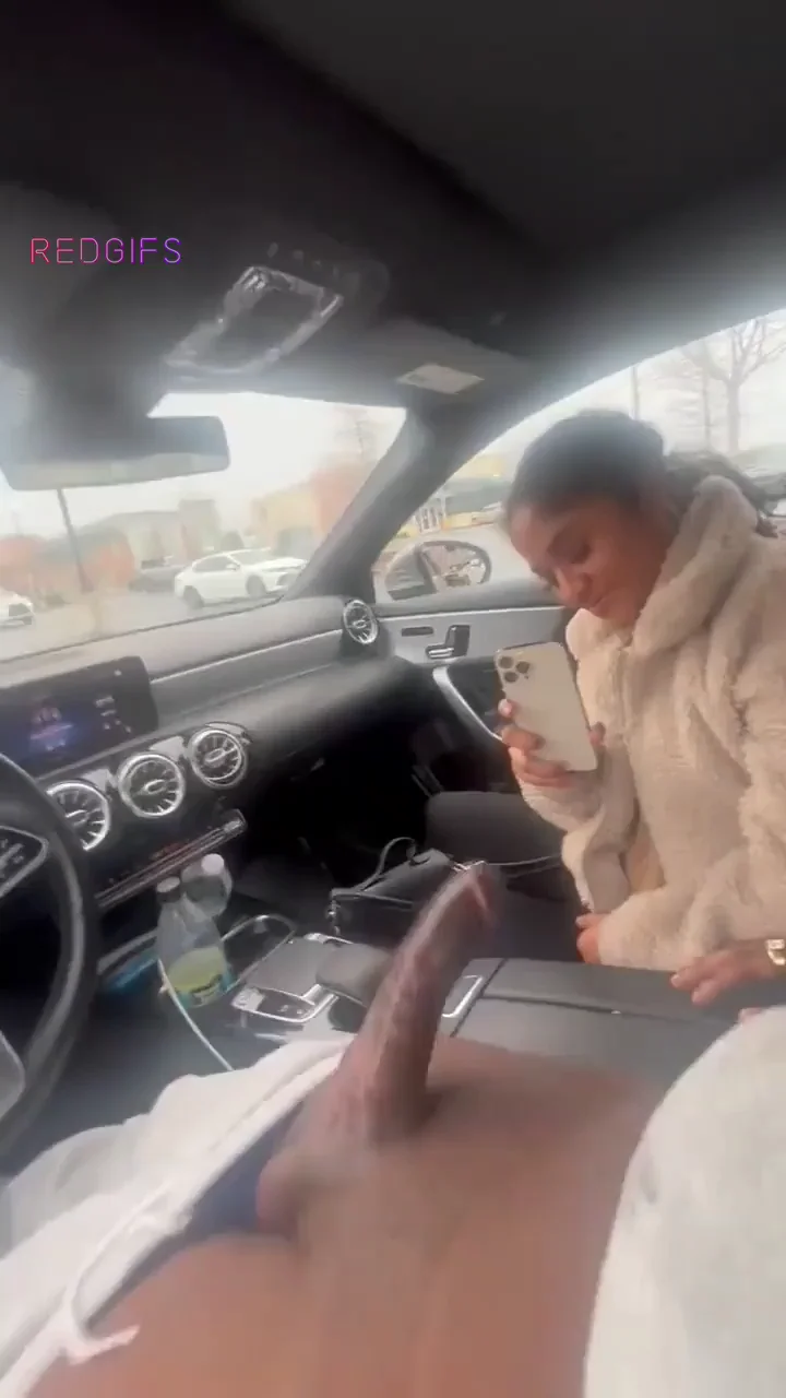 Ebony Babe Deepthroats Massive BBC in Parked Car 🚗🍆💦