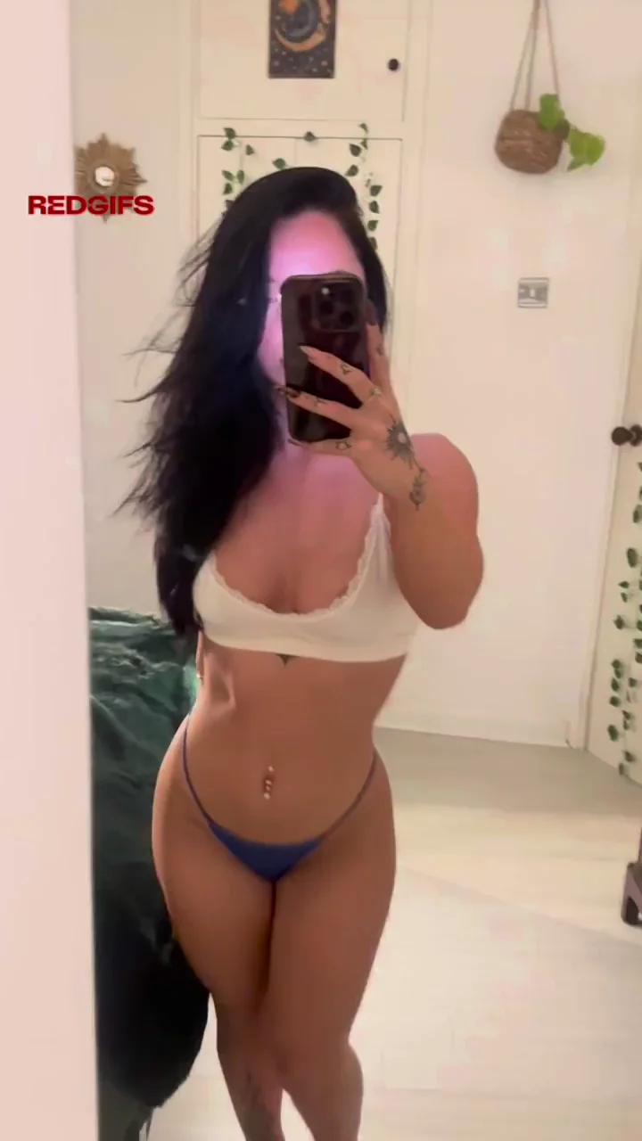 Tag a Buddy Who'd Explode Over My Thick Latina Curves 😈🍑