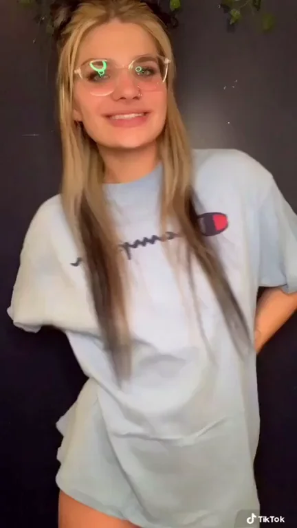 Blonde Babe's Naughty First TikTok Tease 😘🍑