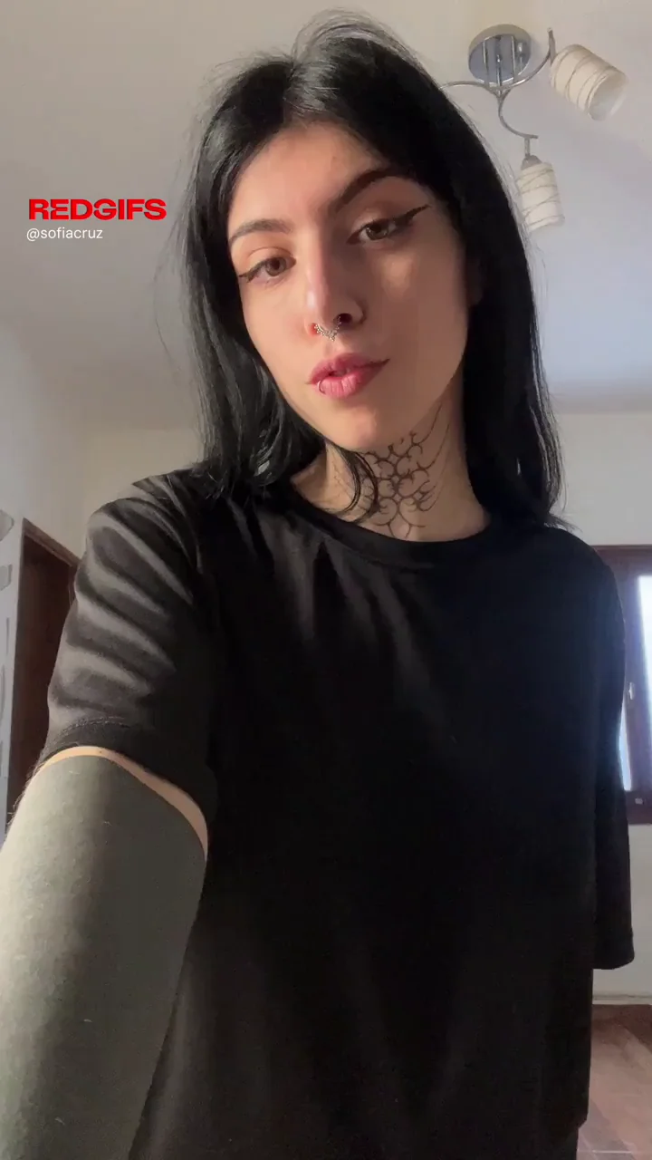Inked temptress looking to play
