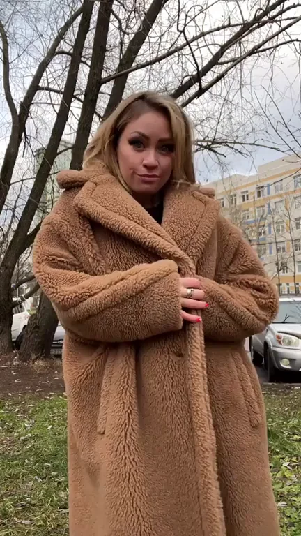 Russian Slut Flashes Massive Tits in Public Park 🔥🍈🍈