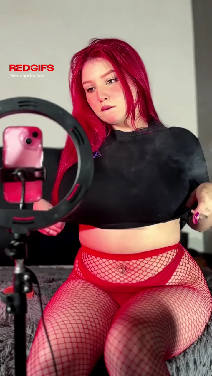 🔥 Redhead Slut's Massive Titty Drop Tease 😘 :3