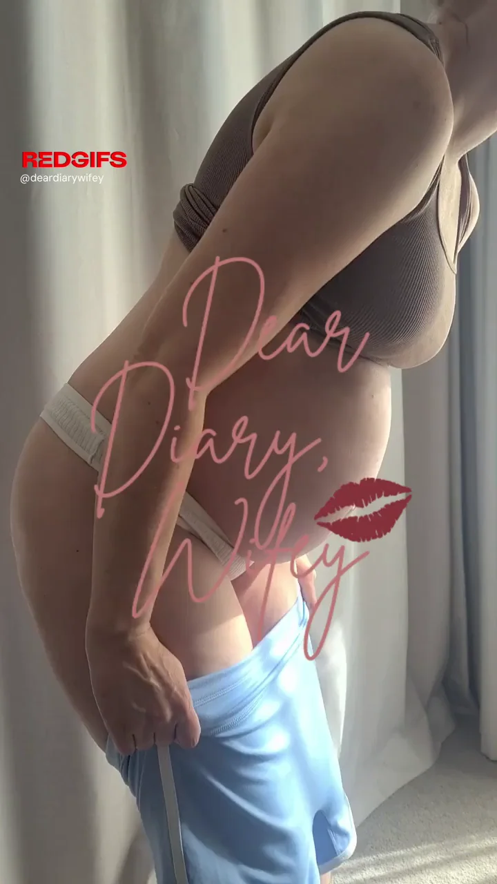 🤰Preggo MILF's Massive Belly & Juicy Ass Squeezin' into Tiny Shorts💦