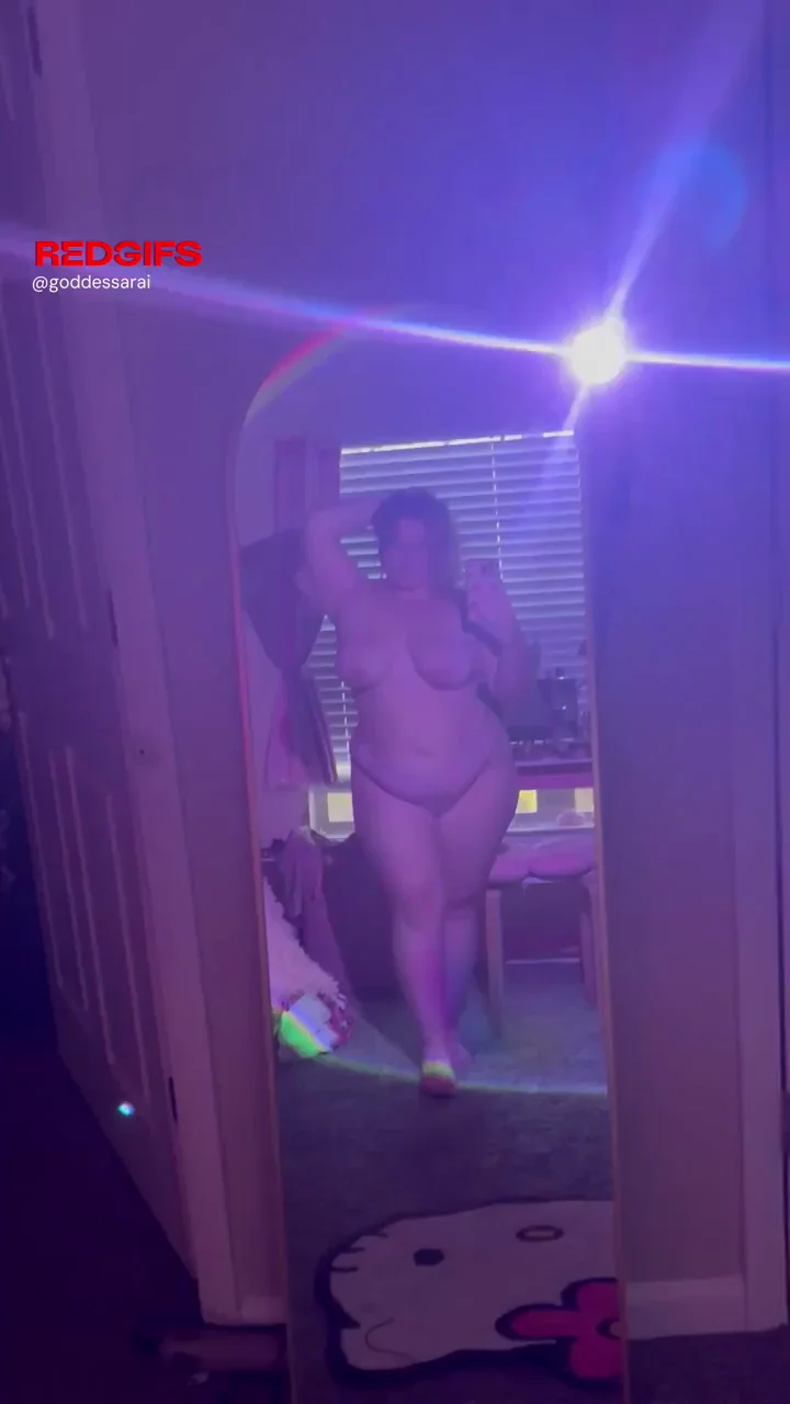 Thick Slut's Three Words Tease 😍🍑💦