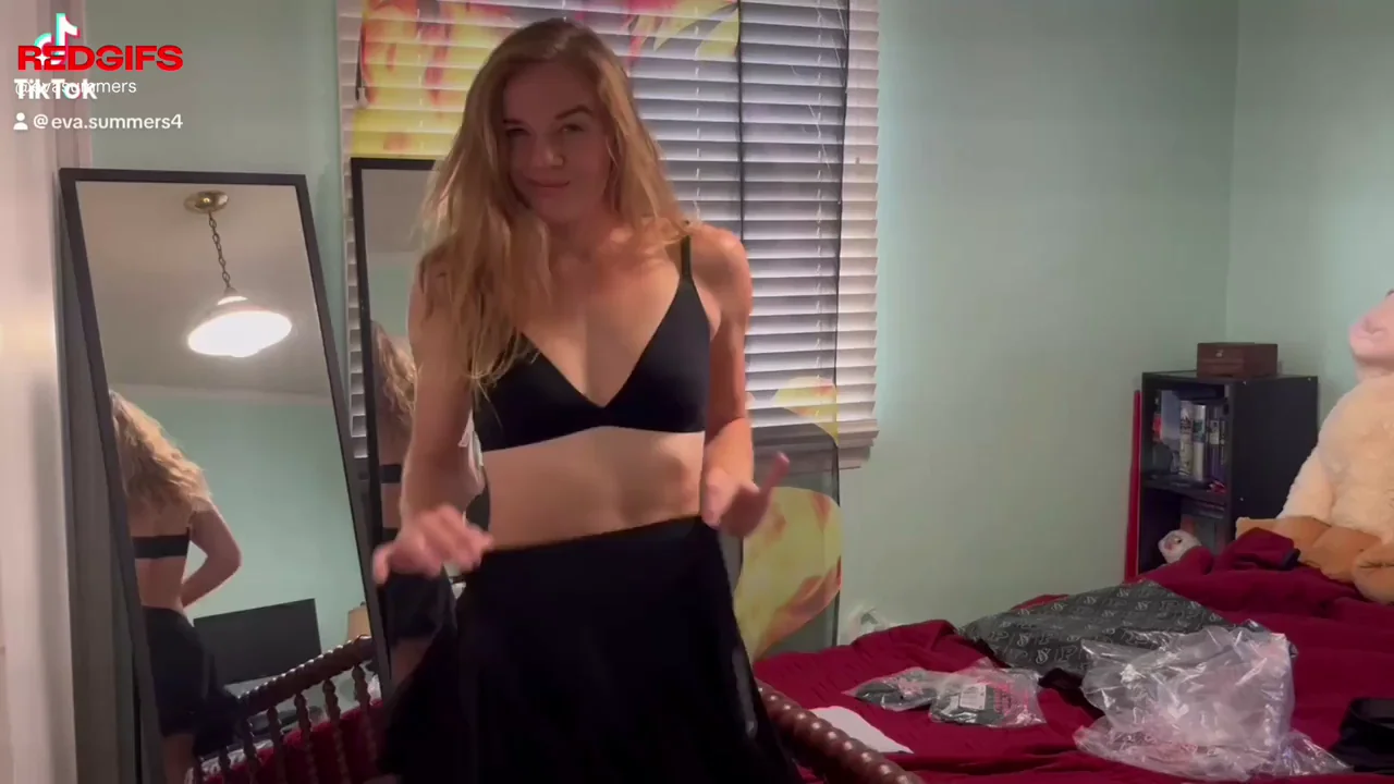 I love this new tennis skirt from Victoria’s Secret @eva.summers4