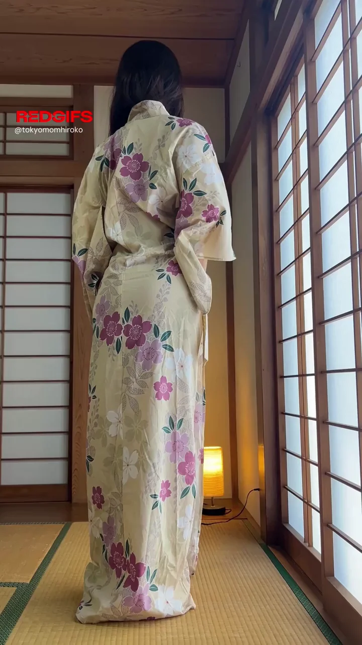 Real Japanese Mommy's Kimono Tease: Dressed to Bare-Assed Seduction