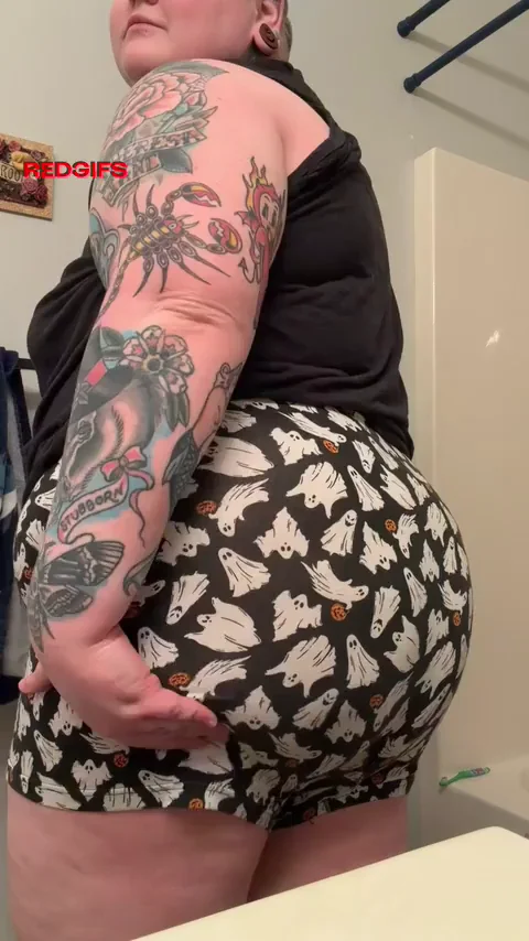 Phantom Phat Ass 👻: SSBBW Ghostly Booty Tease & Spread