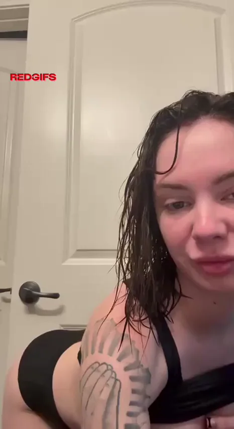 Lacy's Wet Tease: Big Titted 19yo Slut Shows Off Ass and Tats