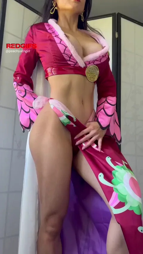 Boa Hancock's fit body (PeachyAznGirly)