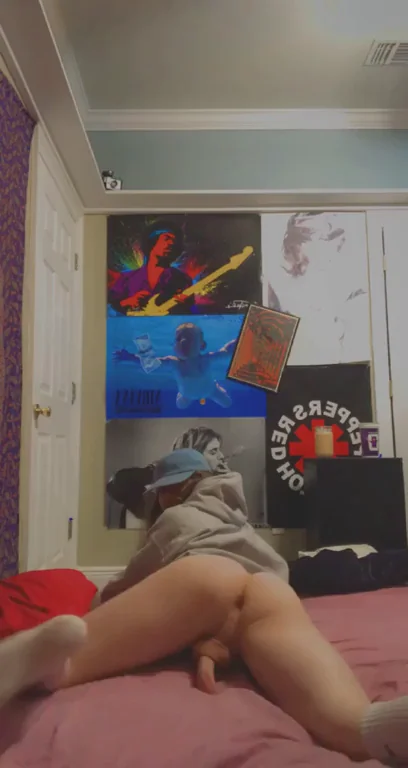 i always get so hecking horny at night ??? should i start a chaturbate stream