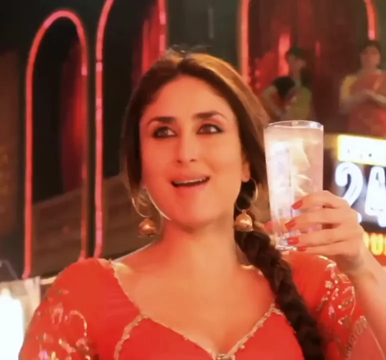 Kareena Kapoor's Steamy Bollywood Tease in Sexy Saree Blouses