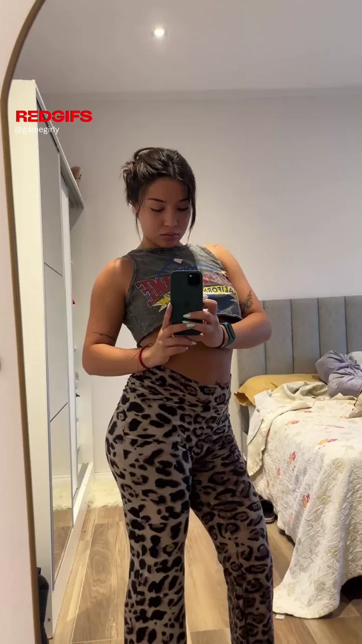 Yummy Leopard Leggings Tease by Fit Latina Babe 😈👙