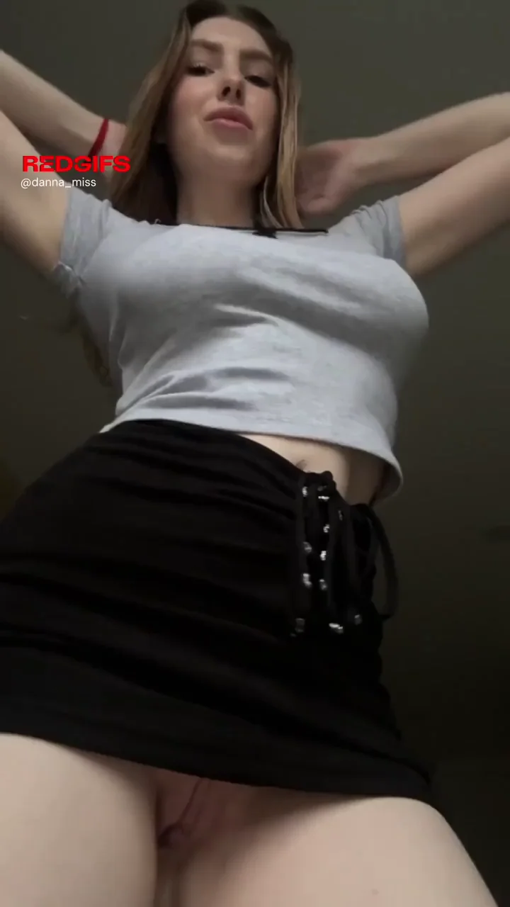 This pussy’s too pretty to keep covered..