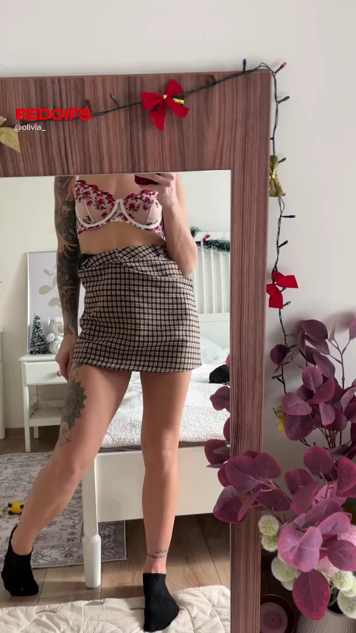 Real Mommy Skirts Go Commando, No Panties Needed 😈🍑