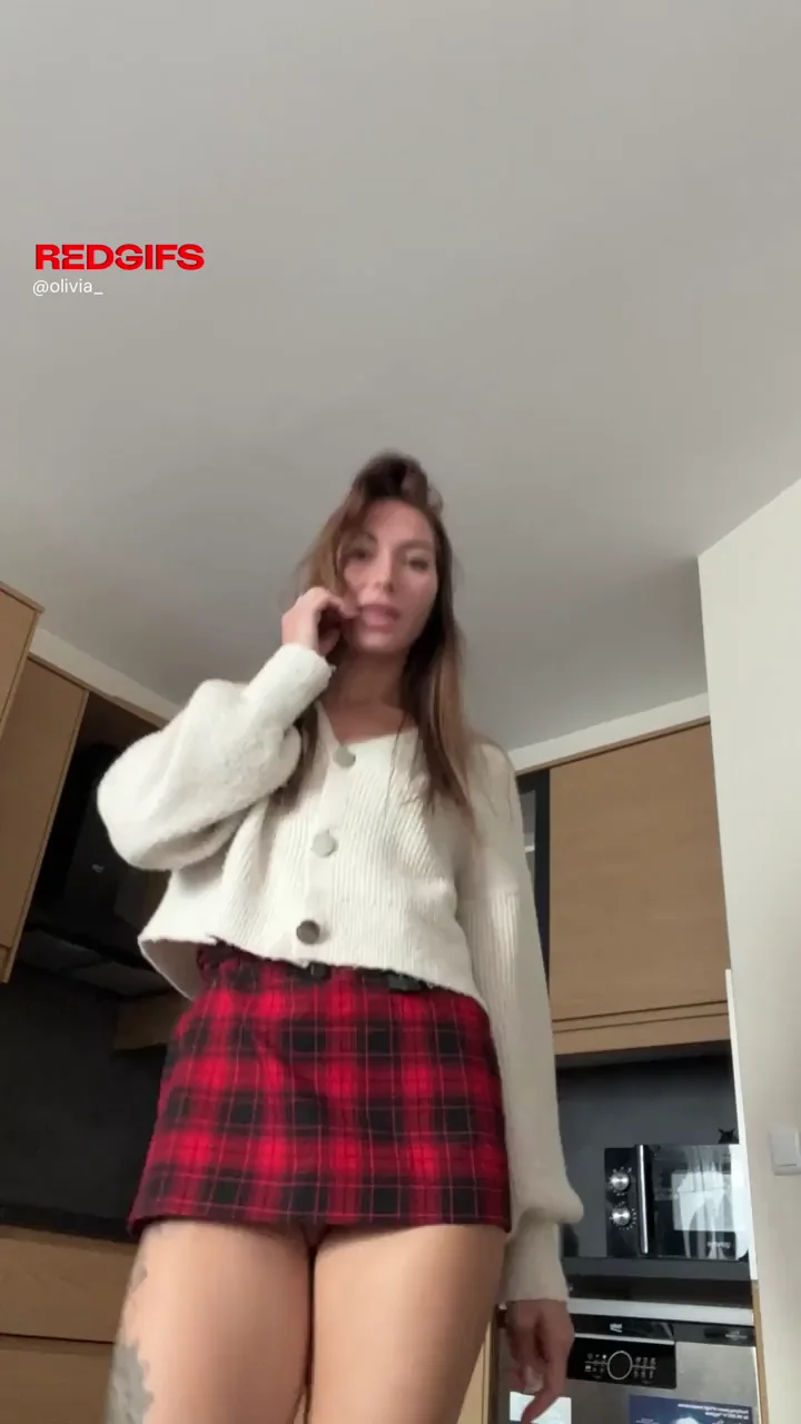 MILF 'Forgets' Panties and Flashes Juicy Ass in Plaid Skirt
