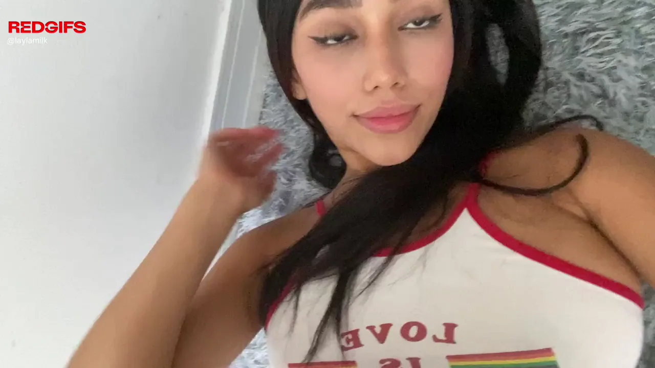 Soft Smooth Warm Bald Teen Pussy Tease 😍💦