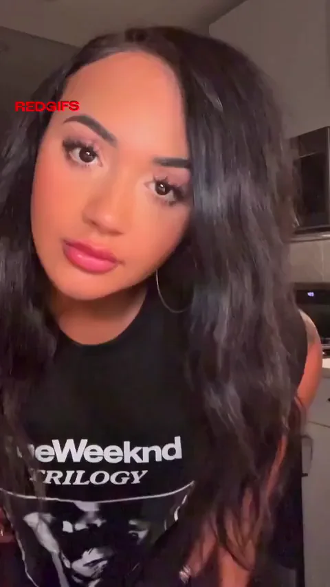 Thick Babe's Flare Pants Booty Tease 😍🍑🔥