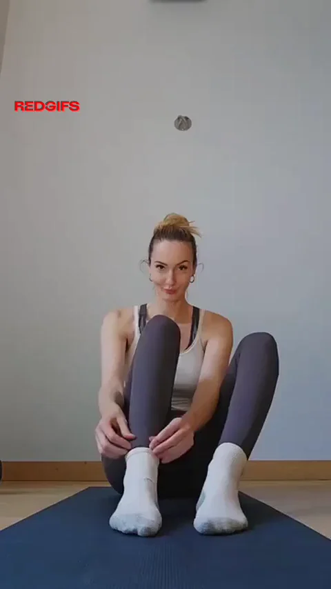 Drooling Over Her Juicy Soles & Tight Yoga Bod 😍👅