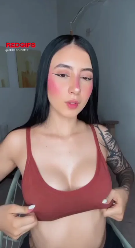 Smile or These Juicy Tits? Pick Your Vibe 😏🍈🍈