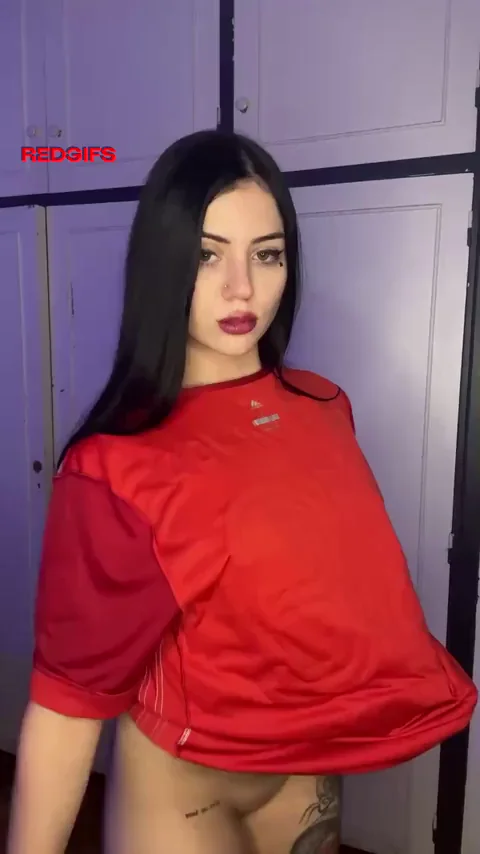 Should I get bigger boobs or stay natural?