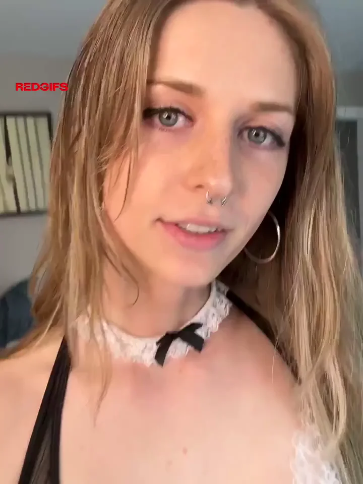 Petite Trans Babe Teases: Love Girls with Dicks? 😈🍆