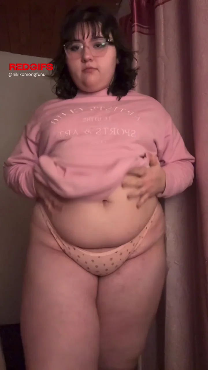 soft belly, tight panties, pink everything… i feel so cute like this 💕
