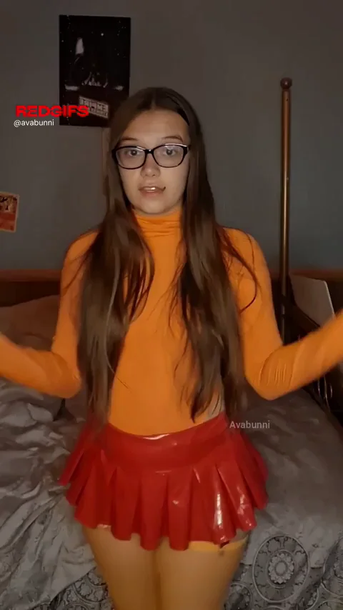 How's the View of This Nerdy Scooby Slut's Fat Ass? 🍑🔥