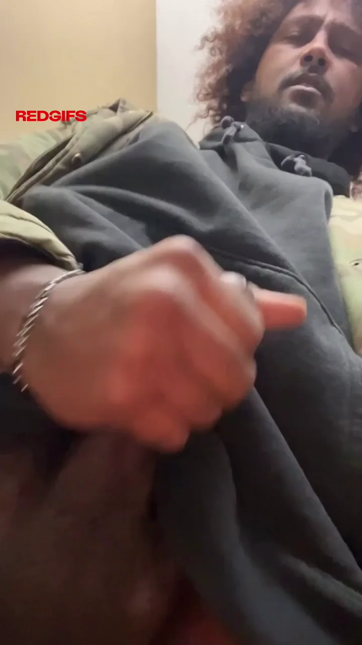 5mins into netflix and chill and this pops out. [36M]