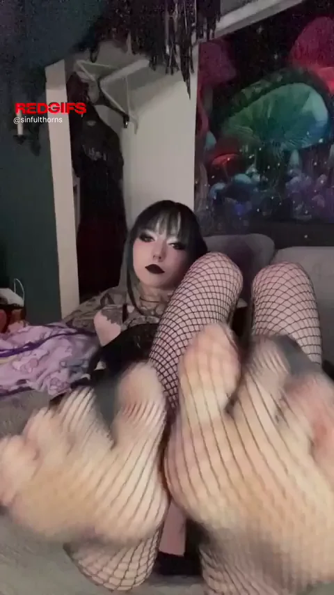 For the goth feet lovers🖤