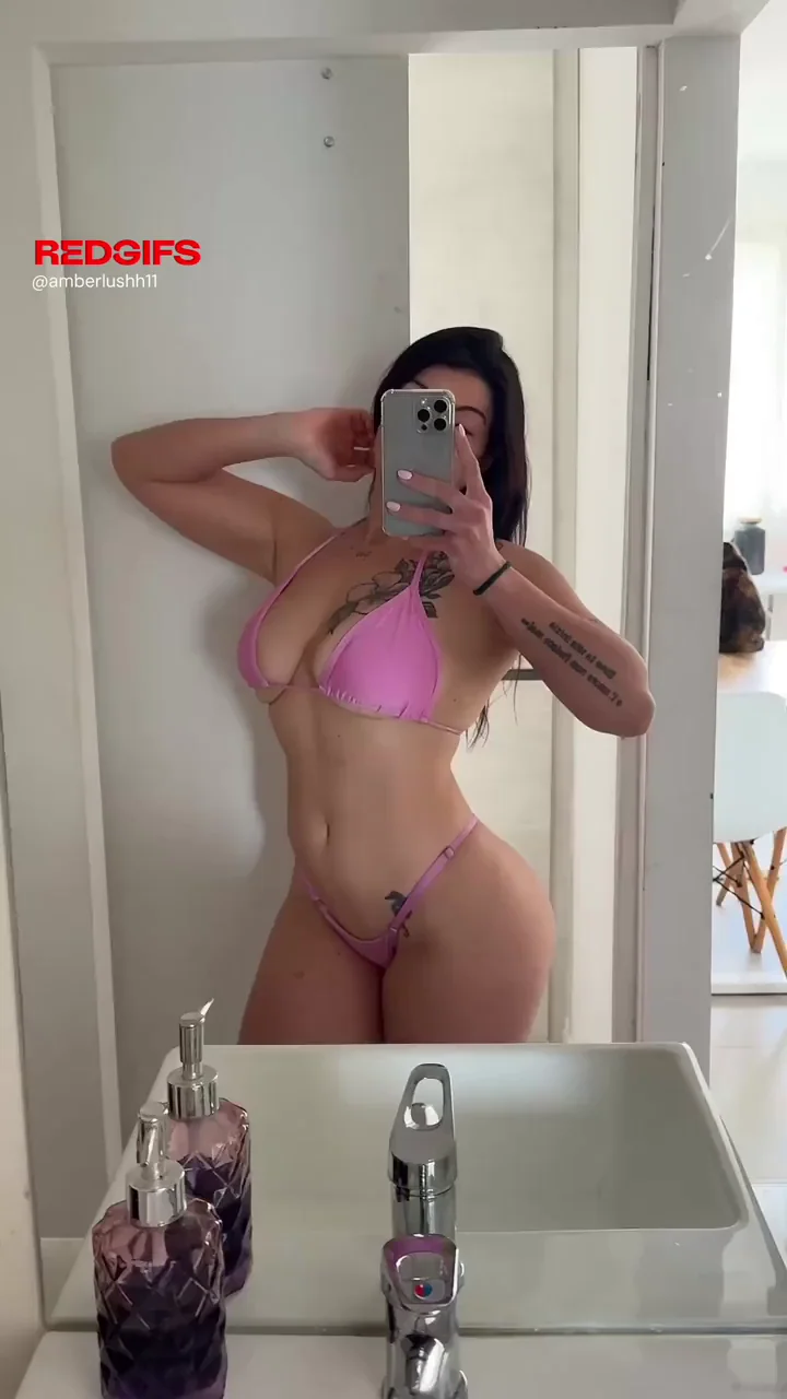 Pink Bikini Slut Makes Me So Much Cuter 😍🍑