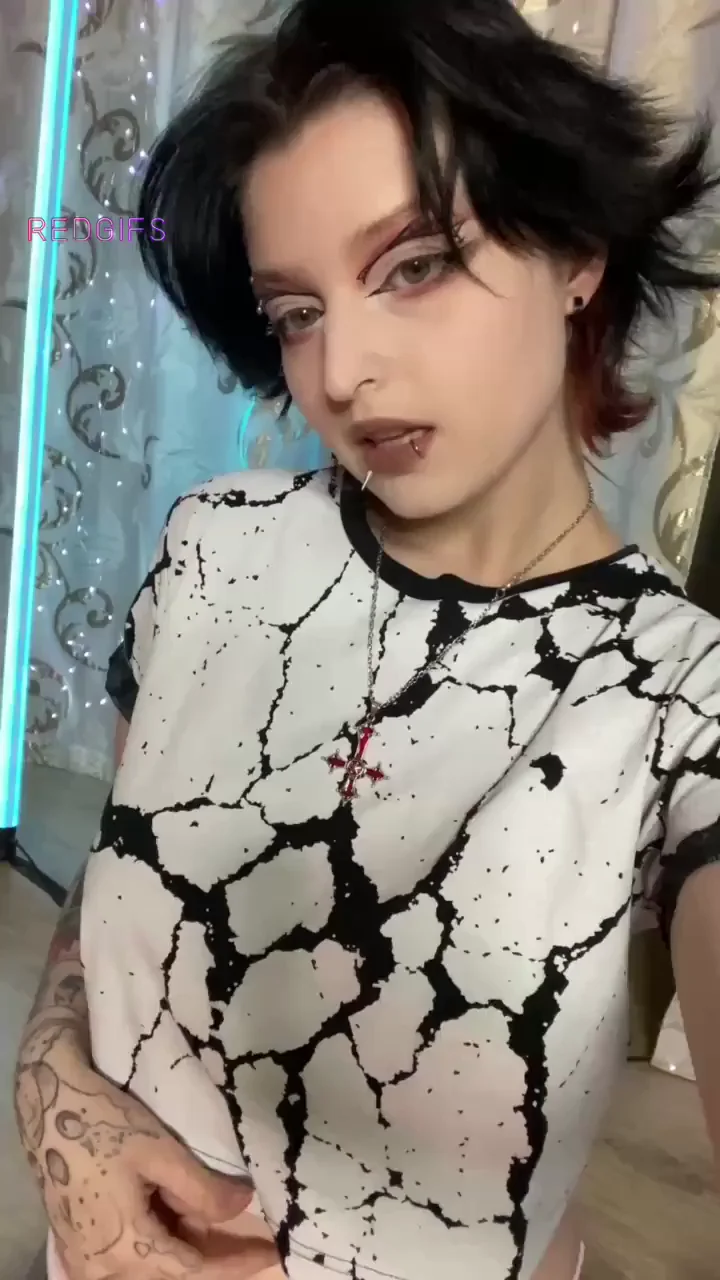 Alt GF Teases Her Juicy Tits 😈🍒