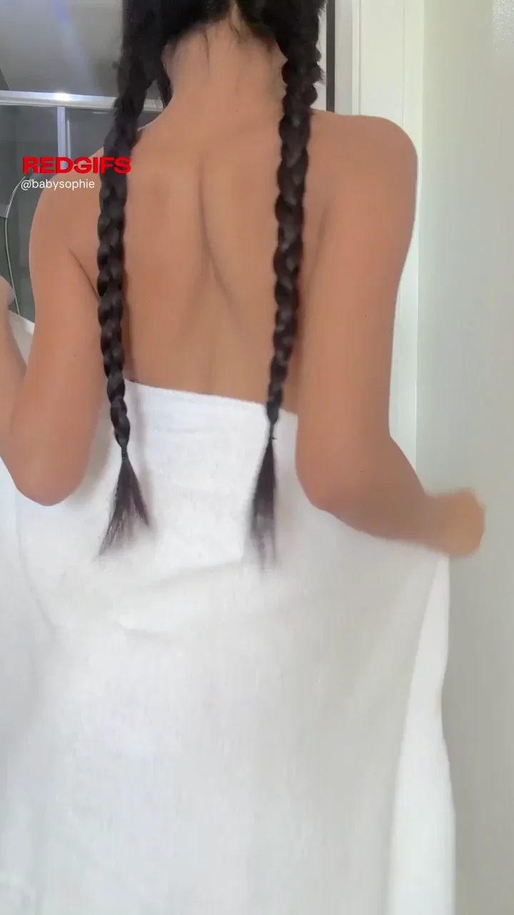 Petite Pigtail Tease: Tiny Girl Drops the Towel for Big Dick Lovers