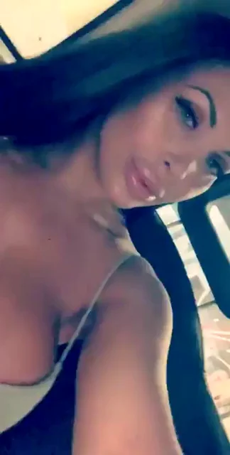 Car-nastasia Bimbo Tease 💋🚗