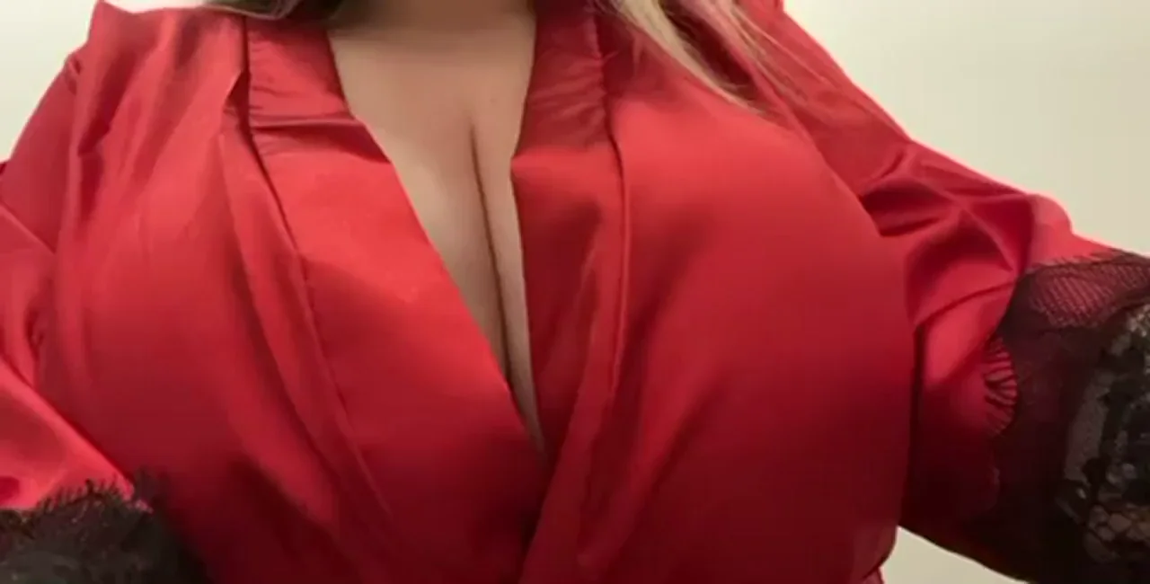 Gigantic oval areolas on huge tits ftw
