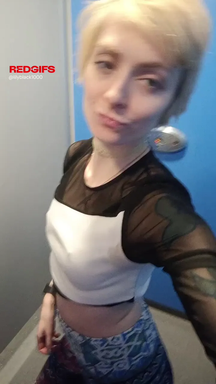 Quick flash in the gym changing room