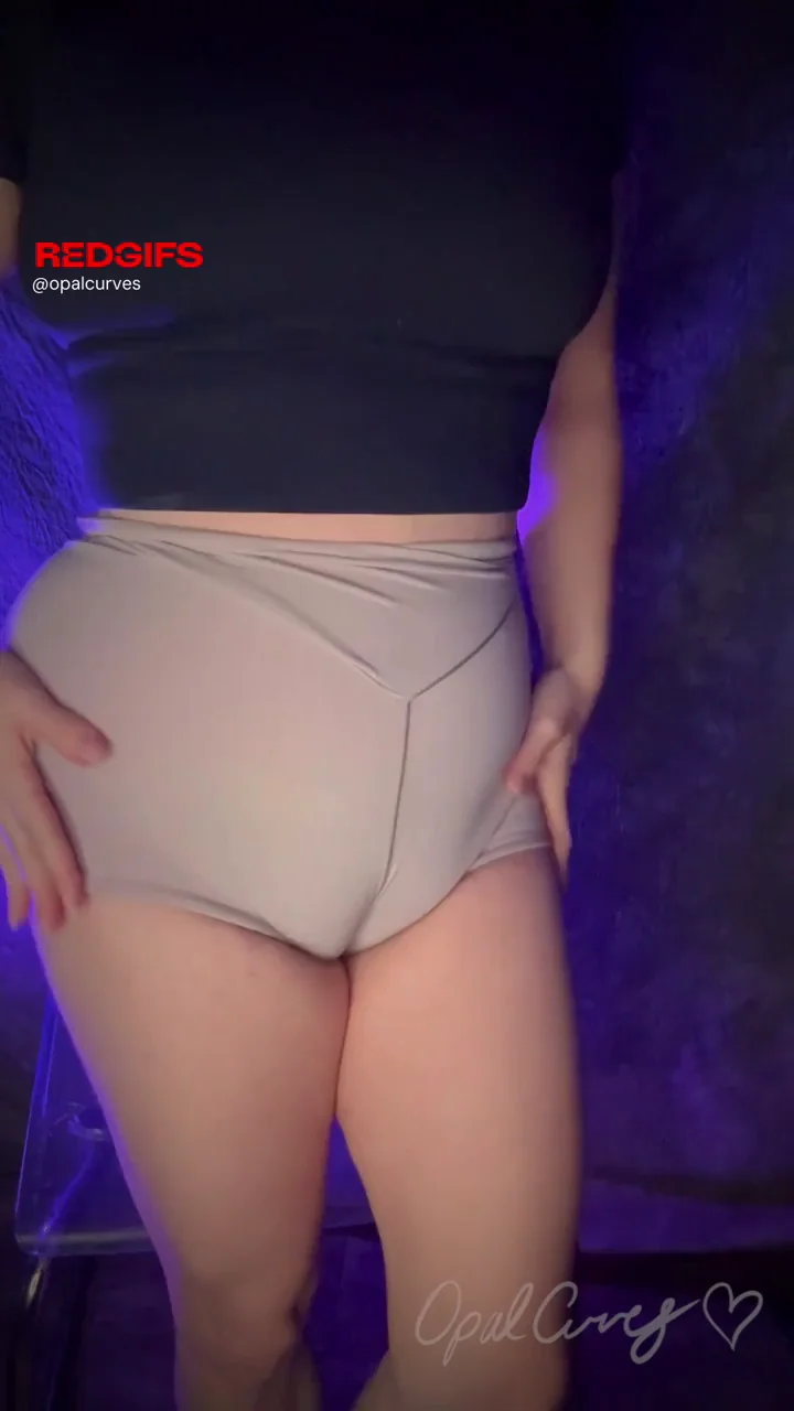 Chubby Cameltoe Tease: Hope My Fat Pussy Lips Don't Mind the Spotlight 🫣