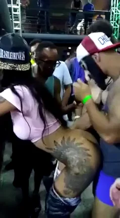 🔥 Slutty Ebony Bitch Fucked Raw in a Packed Crowd 😈🍑